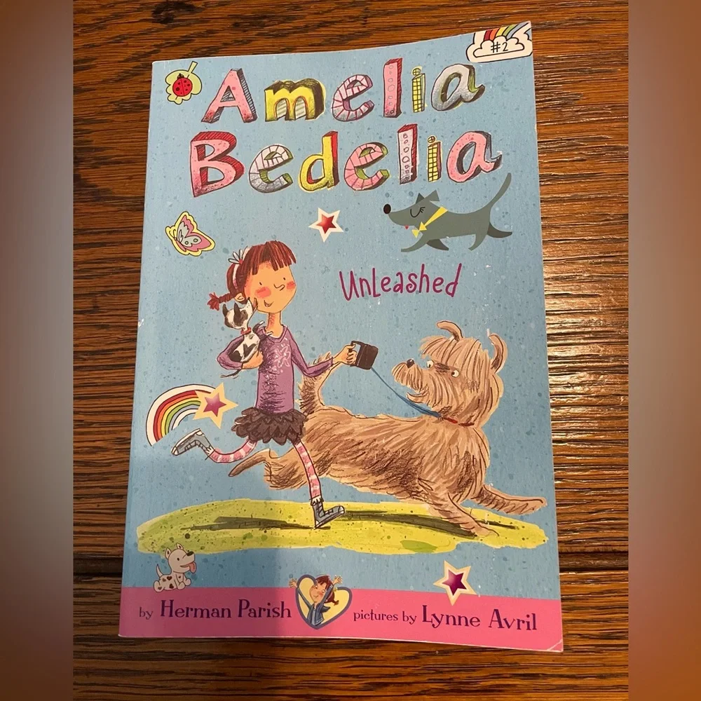 Amelia Bedelia Unleashed - Children's Picture Book (Blue Cover)